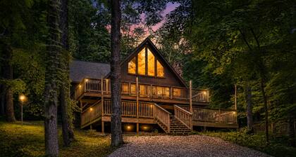 Freshly Remodeled Cabin Escape—Hot Tub, Treehouse, Game Room, WiFi, 2 Decks