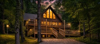 Freshly Remodeled Cabin Escape—Hot Tub, Treehouse, Game Room, WiFi, 2 Decks