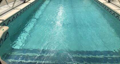 New Ad - Charming quiet house, air conditioning, shared pool