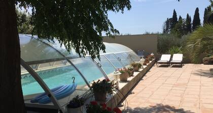 New Ad - Charming quiet house, air conditioning, shared pool