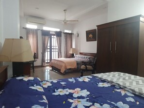 5 bedrooms, free WiFi, wheelchair access
