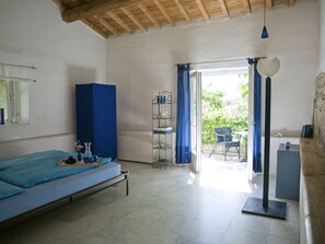 1 quarto, cofres nos quartos, ferros/tábuas de passar roupa, Wi-Fi