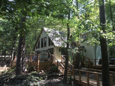 Serenity. Beautiful Lake Cypress Springs Cabin with Boat Slip.