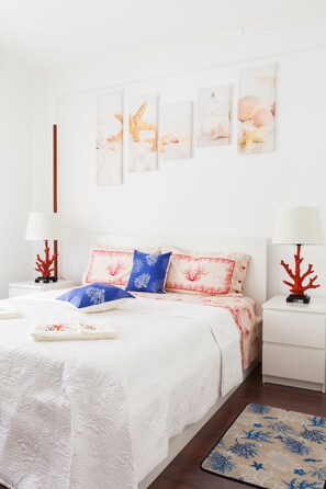 1 chambre, bureau, fer et planche à repasser, accès à Internet