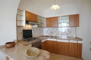 Uuni, liesi, astianpesukone, kahvin-/teenkeitin