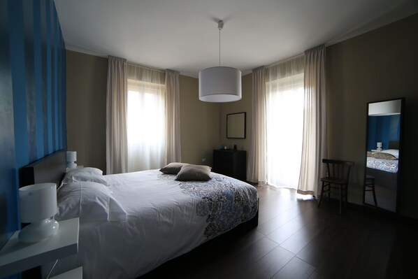 3 bedrooms, iron/ironing board, travel crib, free WiFi - "THE HOUSE OF THE VILLAGE" ....... (Brienza)