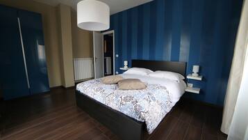 3 bedrooms, iron/ironing board, travel cot, free WiFi