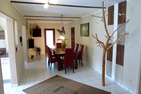 Die große Wohndiele mit Essbereich