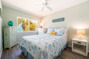 2 室のベッドルーム、�アイロン / アイロン台、WiFi (無料)、ベッドシーツ