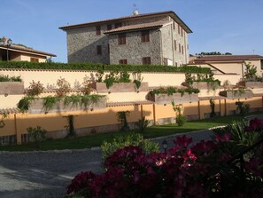 Exterior - Apartment in terraced house with terrace and panoramic view, 2 rooms, 4 pers. (Pomaia)