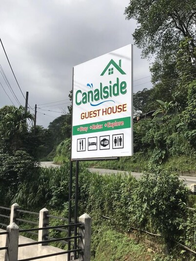 Canalside Villa & Guest House