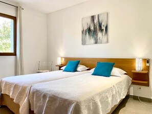 3 bedrooms, iron/ironing board, free WiFi, bed sheets