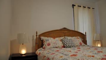 1 quarto, escrivaninha, ferros/tábuas de passar roupa, Wi-Fi de cortesia