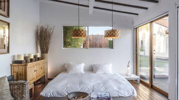 6 bedrooms, in-room safe, iron/ironing board, travel cot