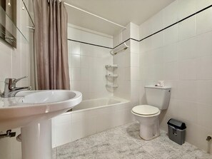 Bañera y toallas