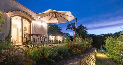 The Villino, detached cottage with shared pool
