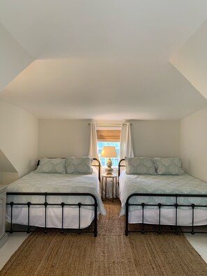 3 makuuhuonetta, silitysrauta/-lauta, ilmainen Wi-Fi