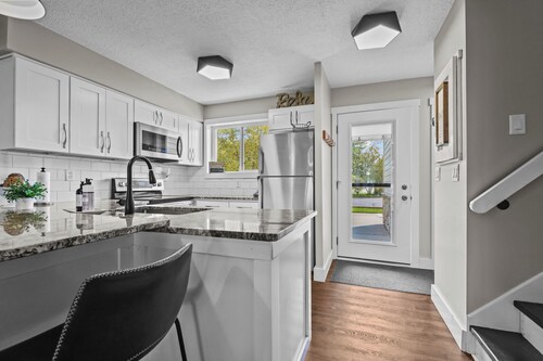 Izaty&#x27;s Beach Villa- Completely remodeled and exceptionally clean