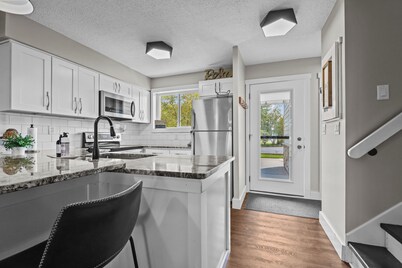 Izaty's Beach Villa- Completely remodeled and exceptionally clean