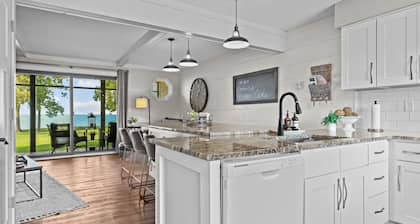 Izatyn rantahuvila - täysin uusittu ja poikkeuksellisen puhdas