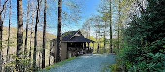 August Place - Hot Tub, Community POOL, Game Table