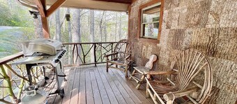 August Place - Hot Tub, Community POOL, Game Table