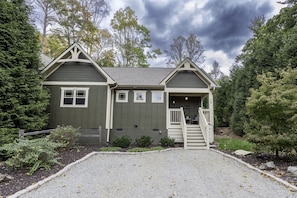 Exterior - Dogwood Cottage • Clean & Private Getaway (Asheville)