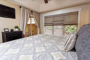 1 bedroom, desk, iron/ironing board, free WiFi - Dogwood Cottage • Clean & Private Getaway (Asheville)