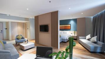 Executive Suite | 1 bedroom, free minibar, in-room safe, desk