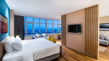 Executive Suite | 1 bedroom, free minibar, in-room safe, desk