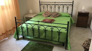 2 Schlafzimmer, Bügeleisen/Bügelbrett, Bettwäsche