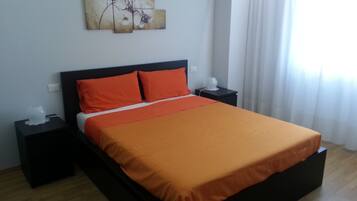 2 chambres, coffres-forts dans les chambres, bureau