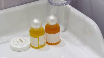 Doccia, asciugacapelli, accappatoio, bidet