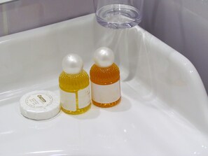 Shower, hair dryer, bathrobes, bidet