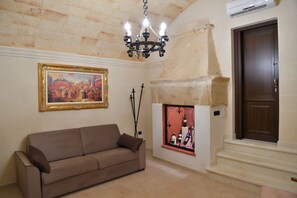 Interior - Old Oria Cellar of the King (oria)