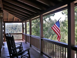 Terrace/patio - Honey Bee Hill by Carolina Properties - View, Lake Access on Laurel Lake, Kayaks (Lake Lure)