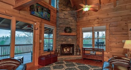 Honey Bee Hill by Carolina Properties - View, Lake Access on Laurel Lake, Kayaks