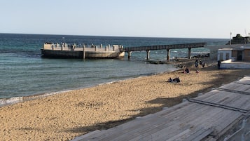 Una spiaggia nelle vicinanze