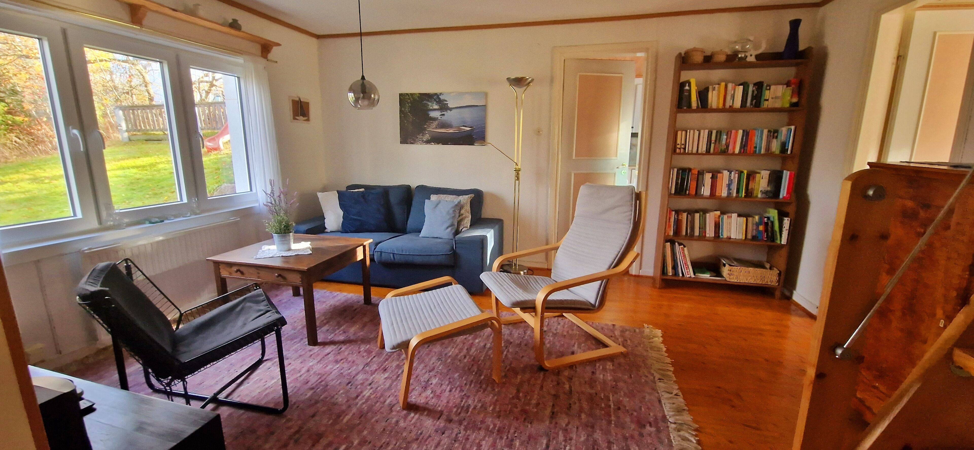 Télévision, lecteur de DVD, livres, médiathèque