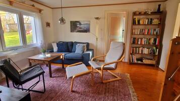 Télévision, lecteur de DVD, livres, médiathÚque