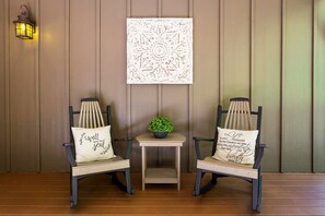 Interior - Super Clean Cottage with Private Hot Tub and Fireplace (Asheville)