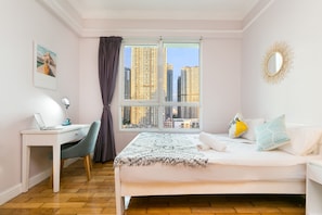 Deluxe Studio | Individually furnished, desk, laptop workspace, blackout curtains - An Corner The Manor The Art - Saigon Central (Ho Chi Minh City)