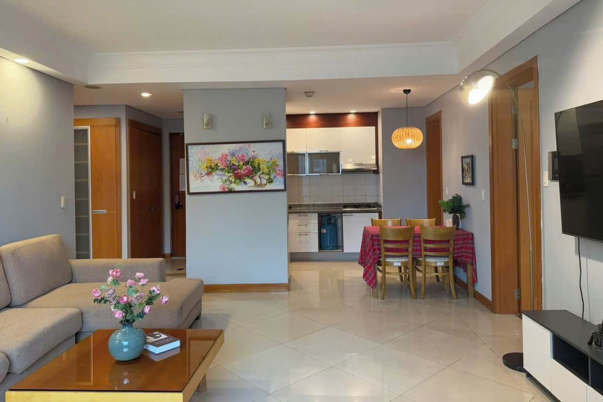 Deluxe Apartment | 2 bedrooms, individually furnished, desk, laptop workspace