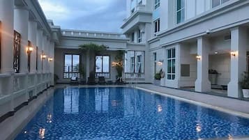 Couples treatment rooms, sauna, hot tub, steam room, body treatments