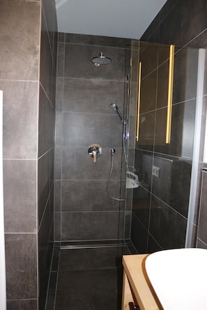 Apartment | Bathroom | Hair dryer, towels, soap, shampoo