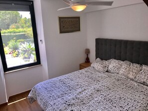 6 chambres, bureau, fer et planche à repasser, accès au Wi-Fi (inclus)