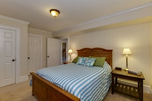 2 bedrooms, iron/ironing board, Internet - Ocean Side, North End, First Floor, 2 Bedroom Condo (Virginia Beach)