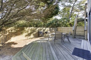 Outdoor dining - Ocean Side, North End, First Floor, 2 Bedroom Condo (Virginia Beach)
