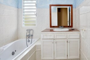 Baignoire, serviettes fournies