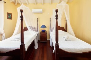 3 chambres, fer et planche à repasser, Wi-Fi, draps fournis